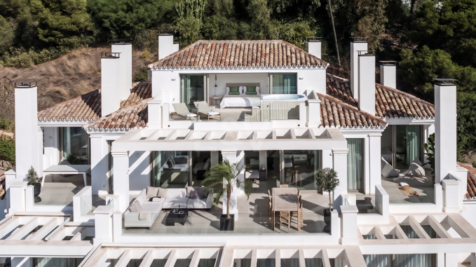 Corner Duplex Penthouse à Nueva Andalousie avec vue panoramique sur la mer