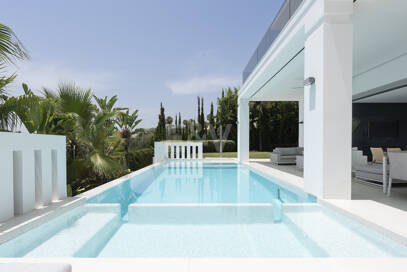 Zeitgenössische Designervilla Mit Spektakulärem Meerblick An Der Goldenen Meile Von Marbella