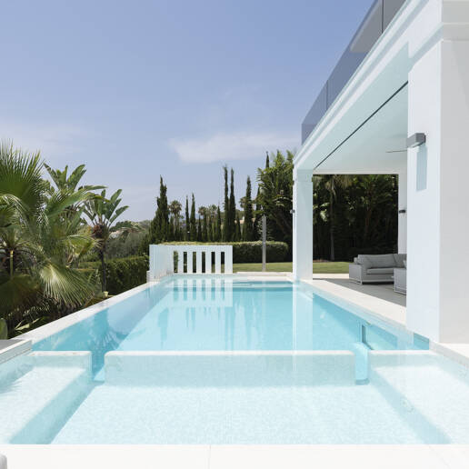 Zeitgenössische Designervilla Mit Spektakulärem Meerblick An Der Goldenen Meile Von Marbella