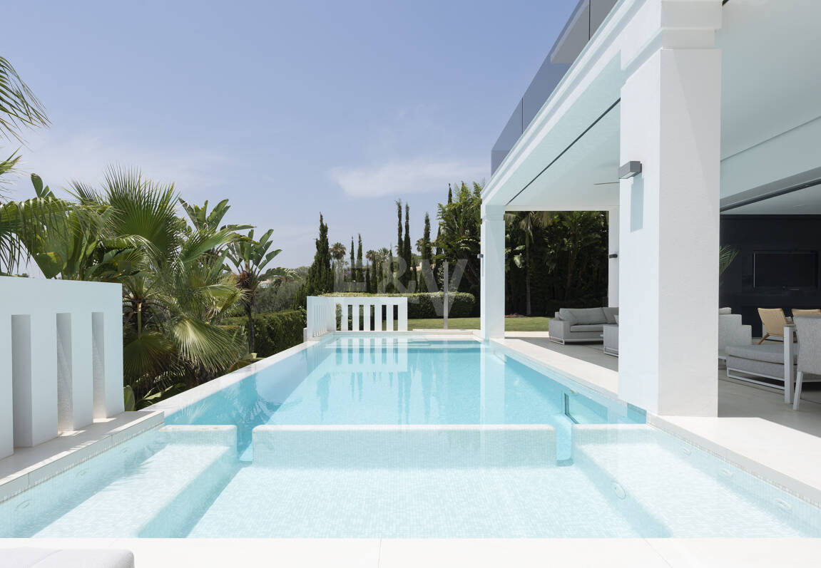Zeitgenössische Designervilla Mit Spektakulärem Meerblick An Der Goldenen Meile Von Marbella