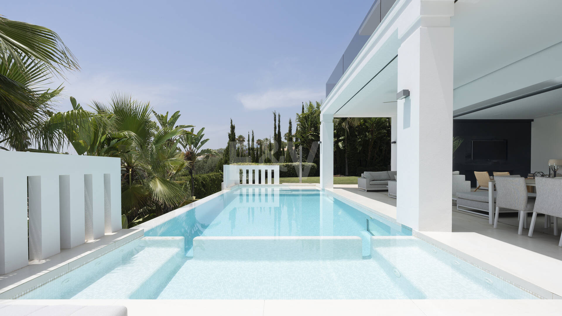 Zeitgenössische Designervilla Mit Spektakulärem Meerblick An Der Goldenen Meile Von Marbella