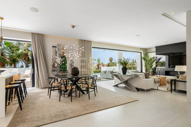 Zeitgenössische Designervilla Mit Spektakulärem Meerblick An Der Goldenen Meile Von Marbella
