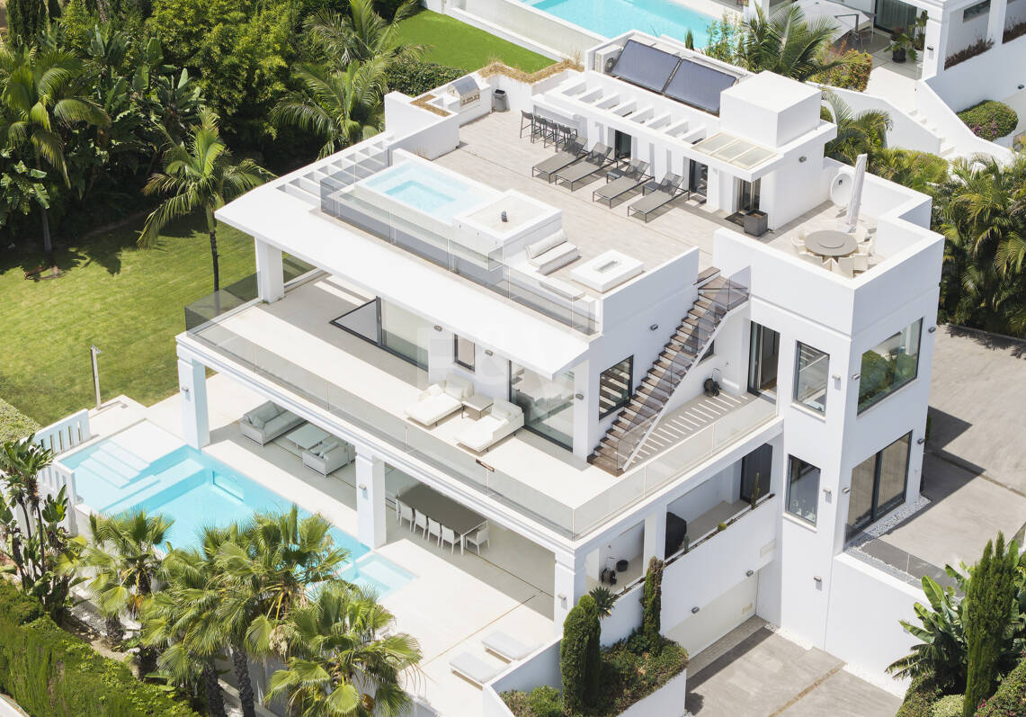Villa contemporánea de diseño con espectaculares vistas al mar en la Milla de Oro de Marbella