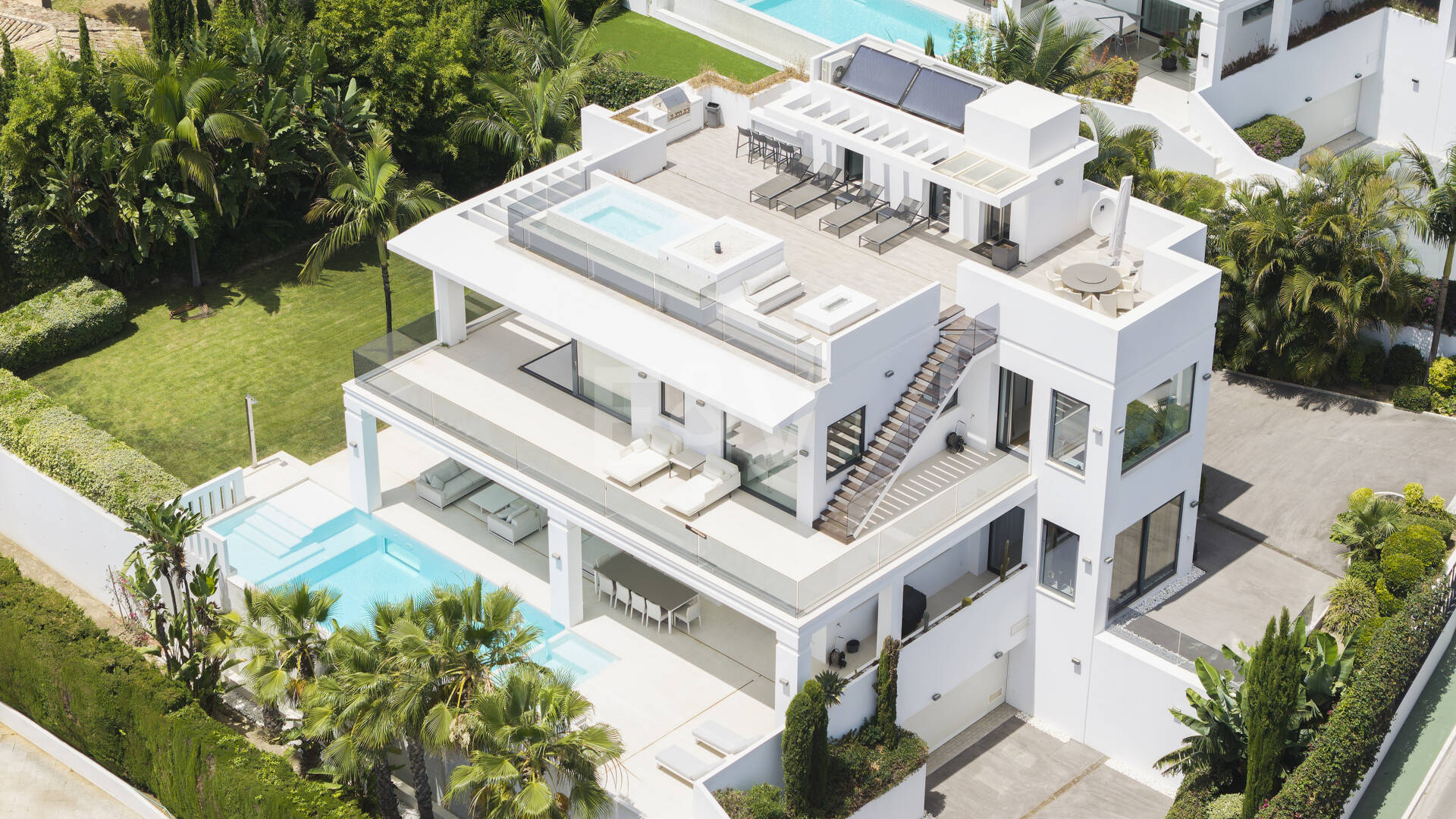 Zeitgenössische Designervilla Mit Spektakulärem Meerblick An Der Goldenen Meile Von Marbella