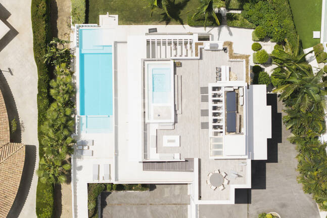 Zeitgenössische Designervilla Mit Spektakulärem Meerblick An Der Goldenen Meile Von Marbella