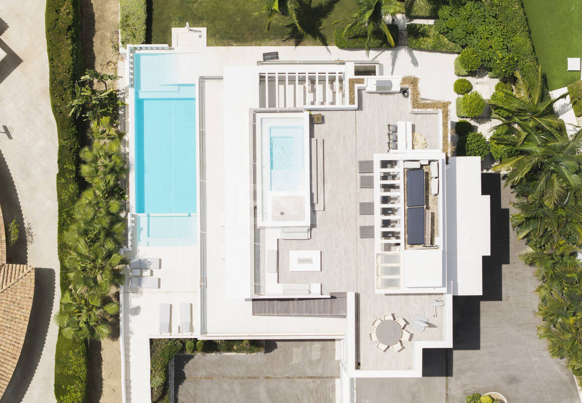 Zeitgenössische Designervilla Mit Spektakulärem Meerblick An Der Goldenen Meile Von Marbella