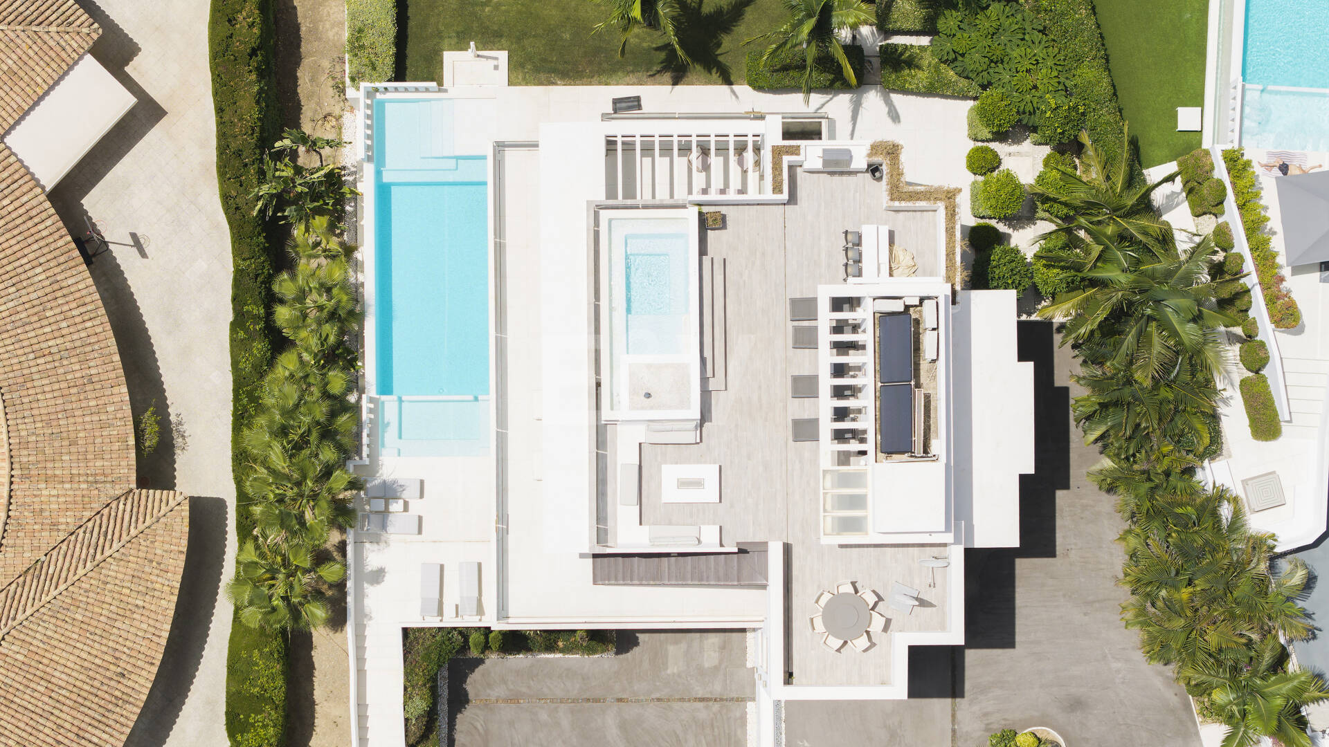 Zeitgenössische Designervilla Mit Spektakulärem Meerblick An Der Goldenen Meile Von Marbella