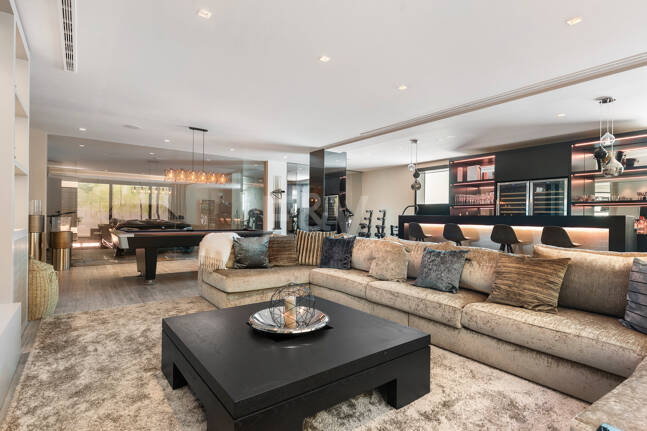 Zeitgenössische Designervilla Mit Spektakulärem Meerblick An Der Goldenen Meile Von Marbella