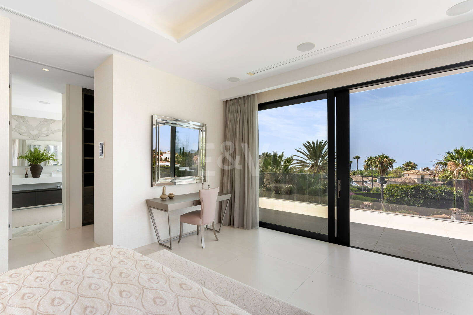 Zeitgenössische Designervilla Mit Spektakulärem Meerblick An Der Goldenen Meile Von Marbella