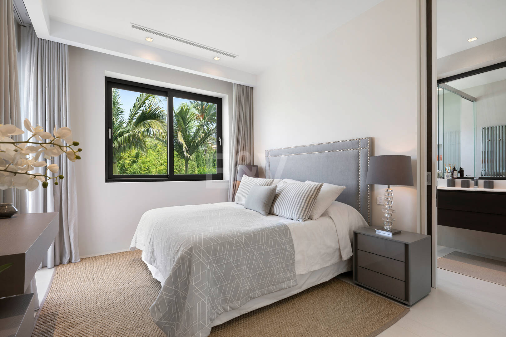 Zeitgenössische Designervilla Mit Spektakulärem Meerblick An Der Goldenen Meile Von Marbella