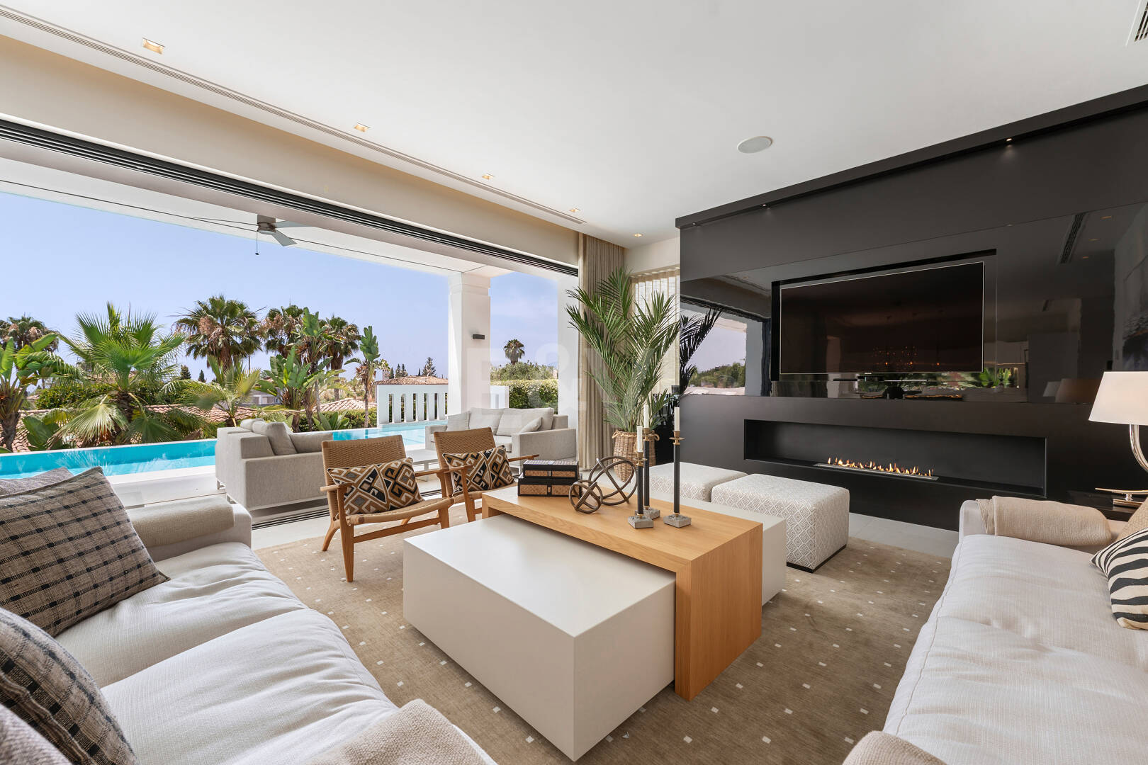 Zeitgenössische Designervilla Mit Spektakulärem Meerblick An Der Goldenen Meile Von Marbella
