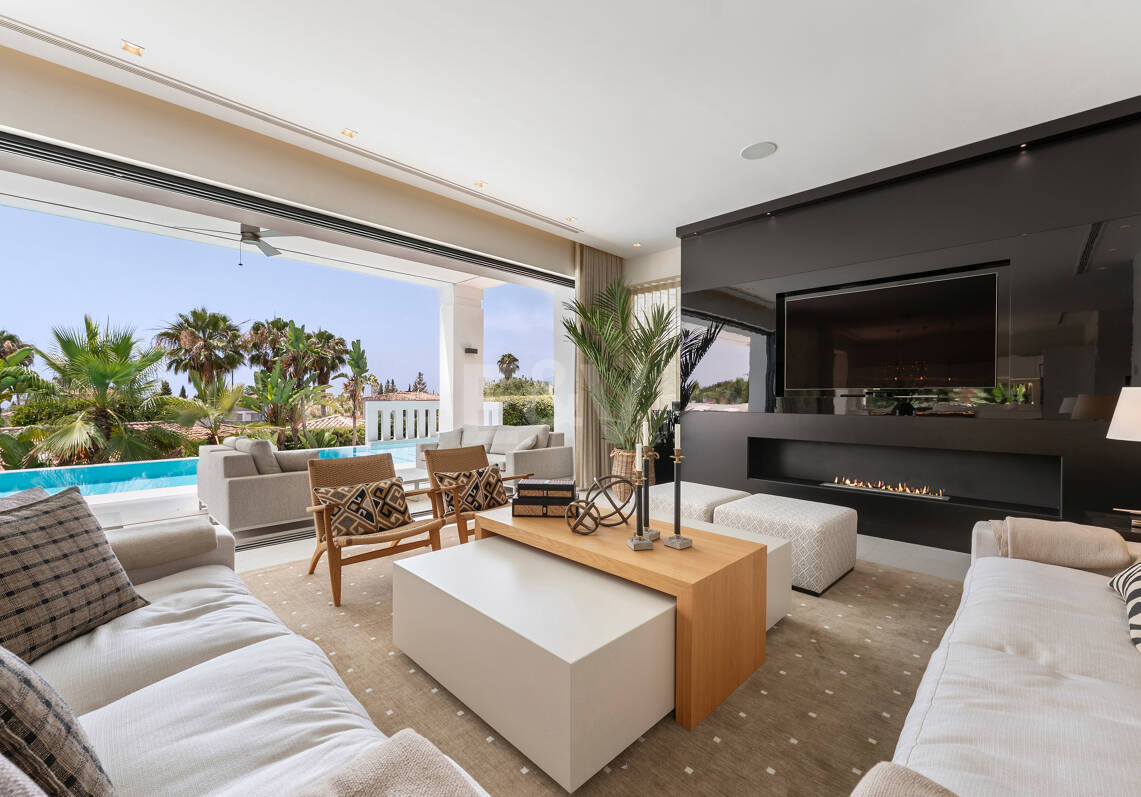 Villa contemporánea de diseño con espectaculares vistas al mar en la Milla de Oro de Marbella