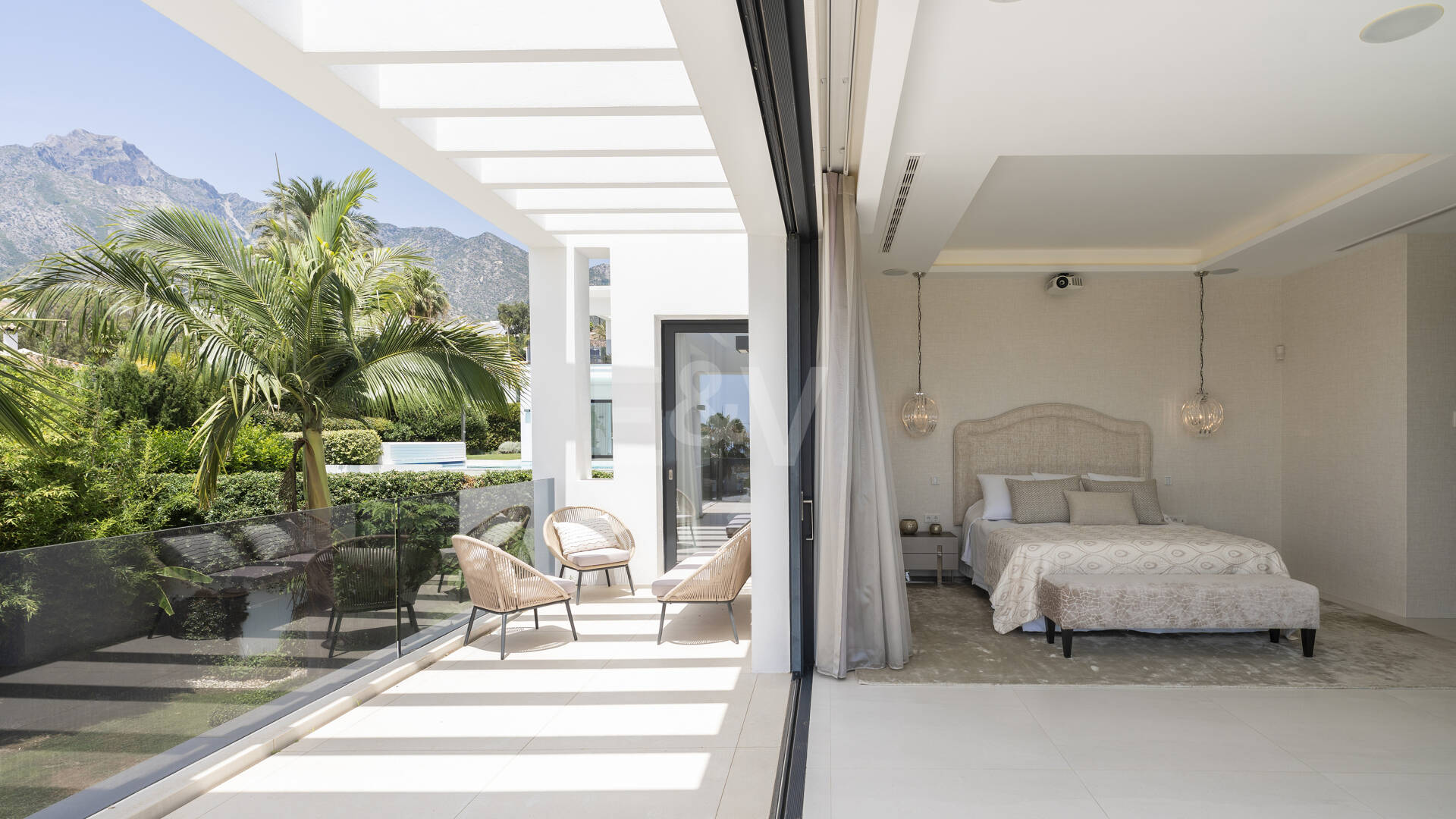 Zeitgenössische Designervilla Mit Spektakulärem Meerblick An Der Goldenen Meile Von Marbella