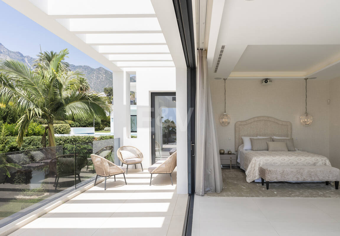 Zeitgenössische Designervilla Mit Spektakulärem Meerblick An Der Goldenen Meile Von Marbella