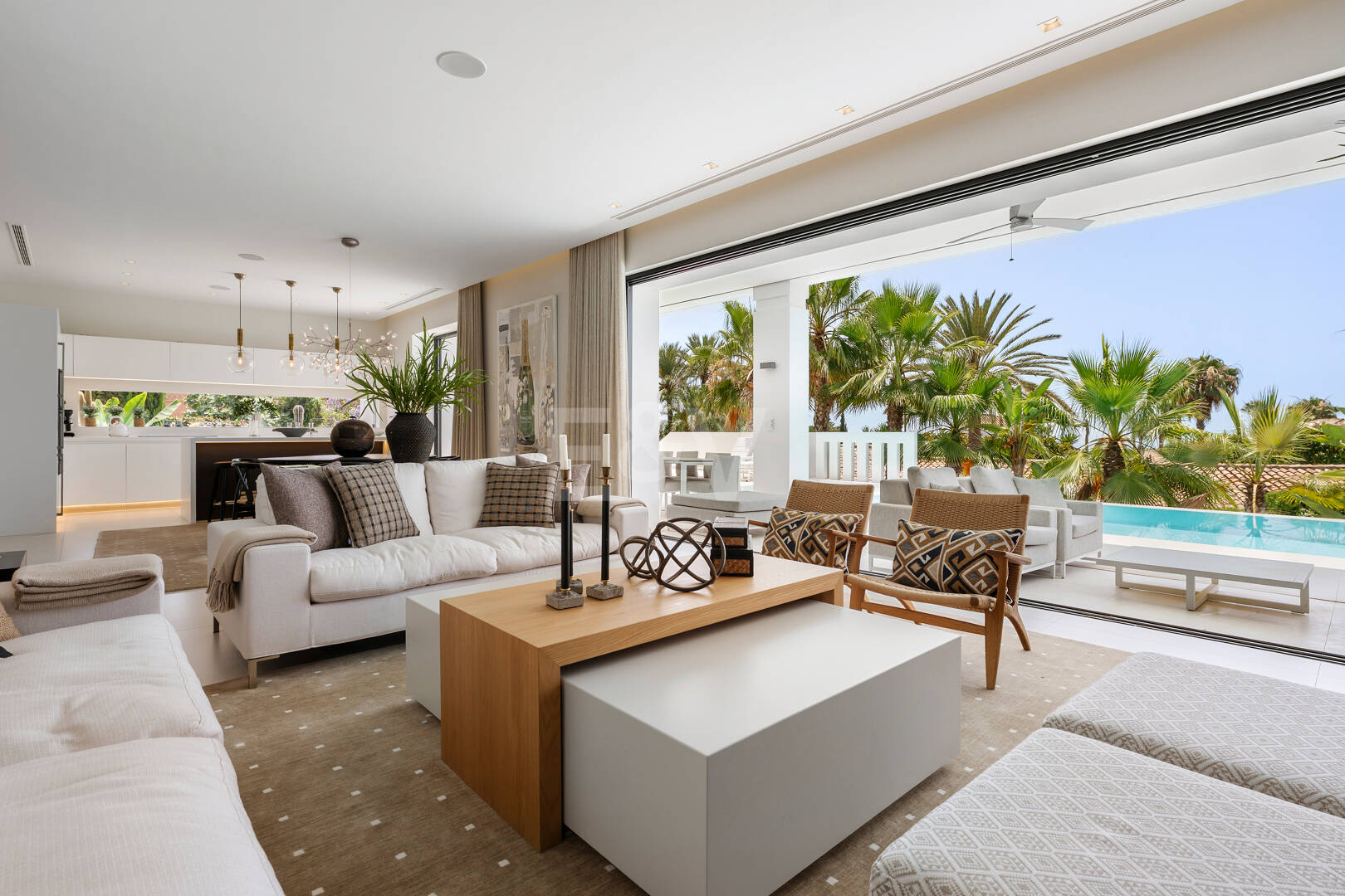 Zeitgenössische Designervilla Mit Spektakulärem Meerblick An Der Goldenen Meile Von Marbella
