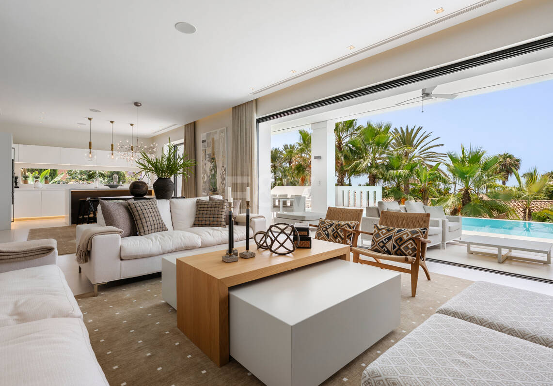 Villa contemporánea de diseño con espectaculares vistas al mar en la Milla de Oro de Marbella