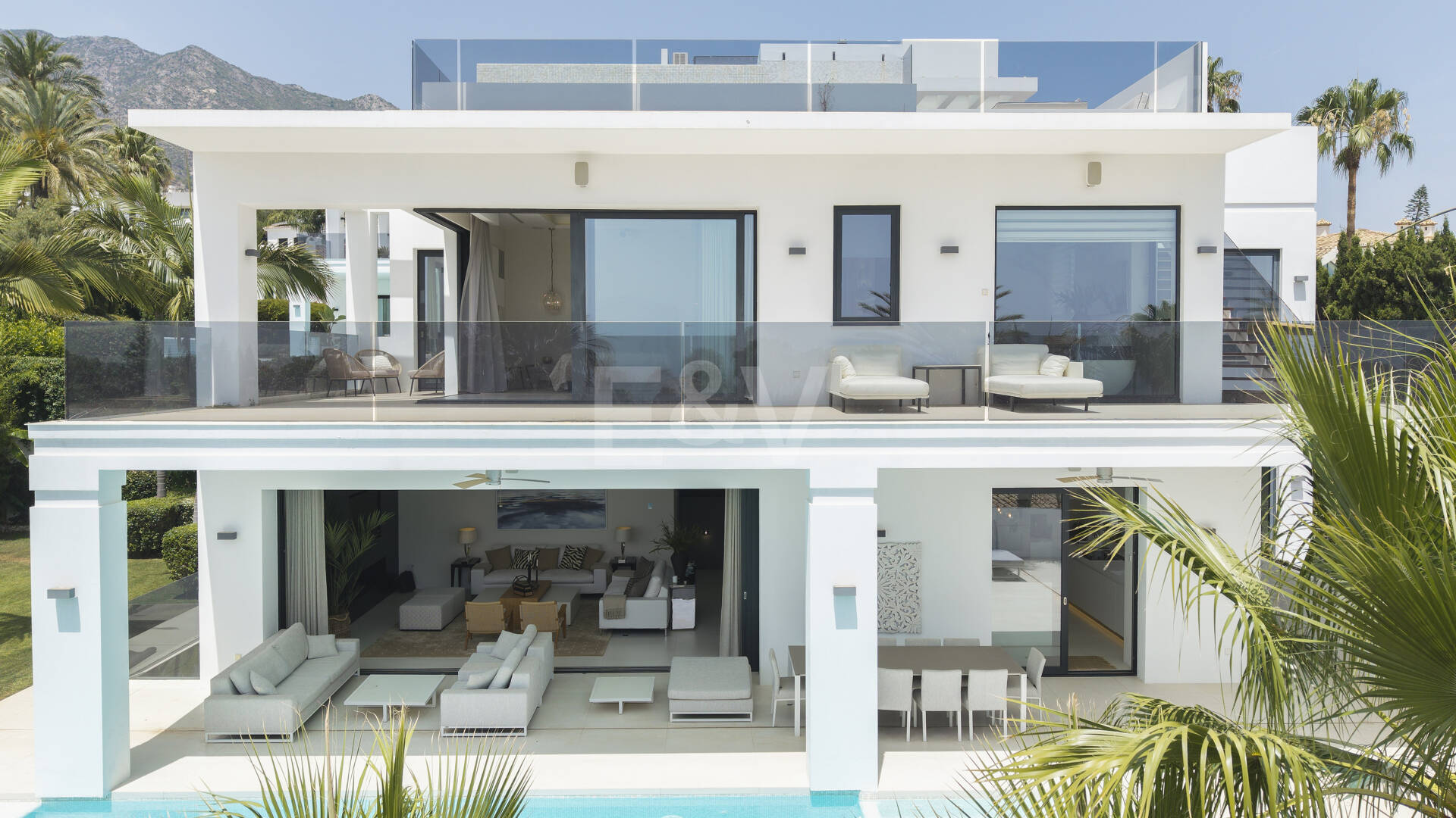 Zeitgenössische Designervilla Mit Spektakulärem Meerblick An Der Goldenen Meile Von Marbella