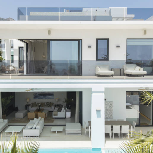 Zeitgenössische Designervilla Mit Spektakulärem Meerblick An Der Goldenen Meile Von Marbella