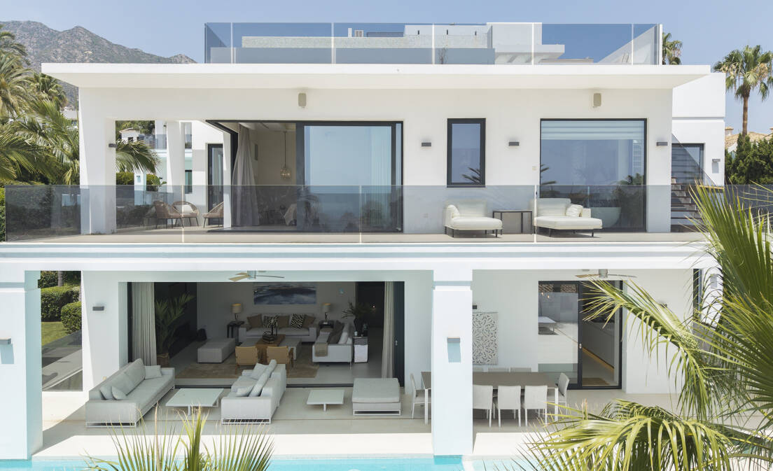 Zeitgenössische Designervilla Mit Spektakulärem Meerblick An Der Goldenen Meile Von Marbella