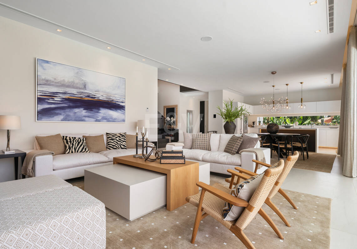 Villa contemporánea de diseño con espectaculares vistas al mar en la Milla de Oro de Marbella