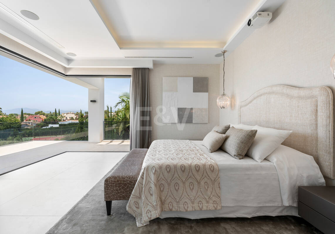 Villa contemporánea de diseño con espectaculares vistas al mar en la Milla de Oro de Marbella