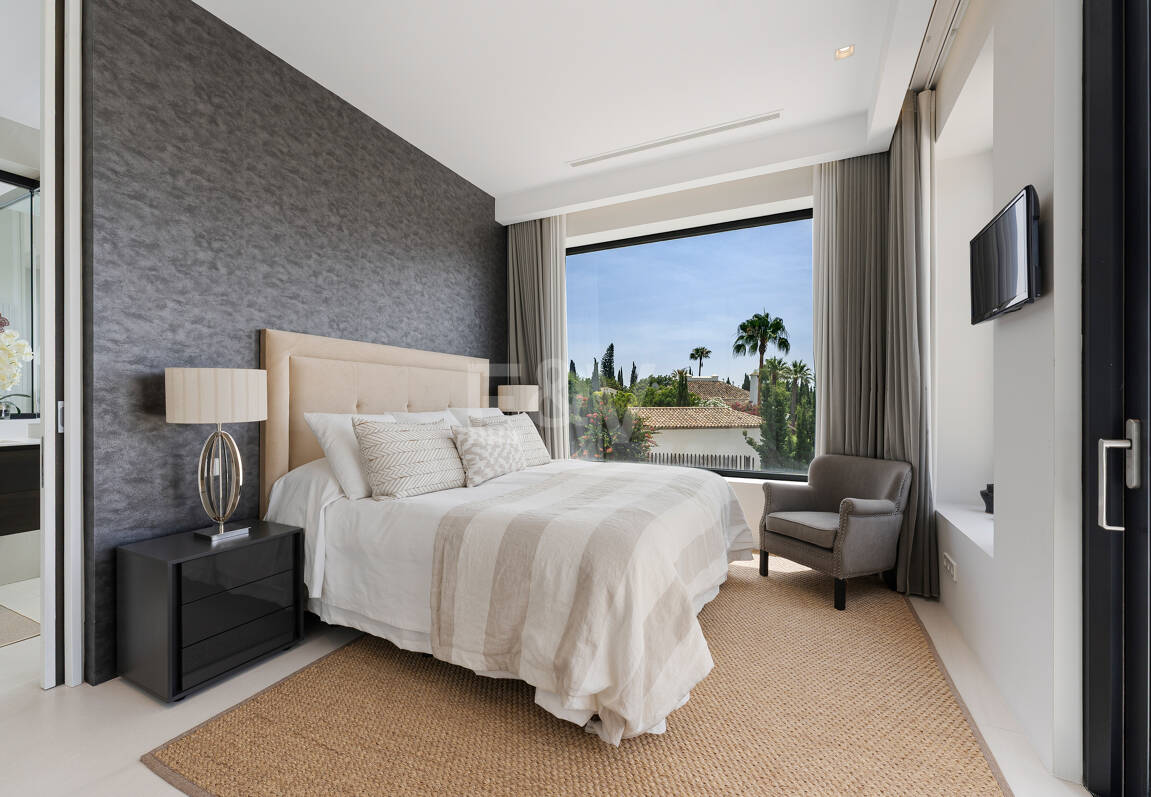 Zeitgenössische Designervilla Mit Spektakulärem Meerblick An Der Goldenen Meile Von Marbella