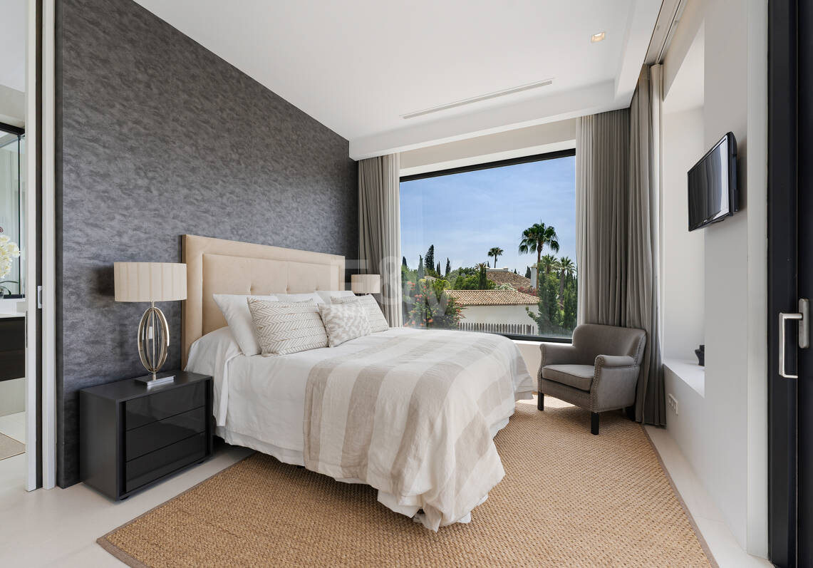 Villa contemporánea de diseño con espectaculares vistas al mar en la Milla de Oro de Marbella