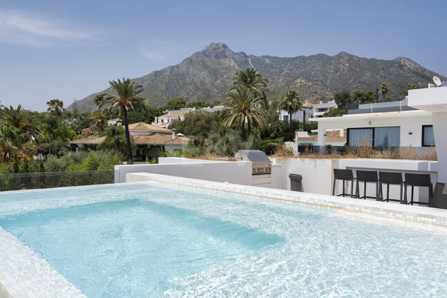 Zeitgenössische Designervilla Mit Spektakulärem Meerblick An Der Goldenen Meile Von Marbella