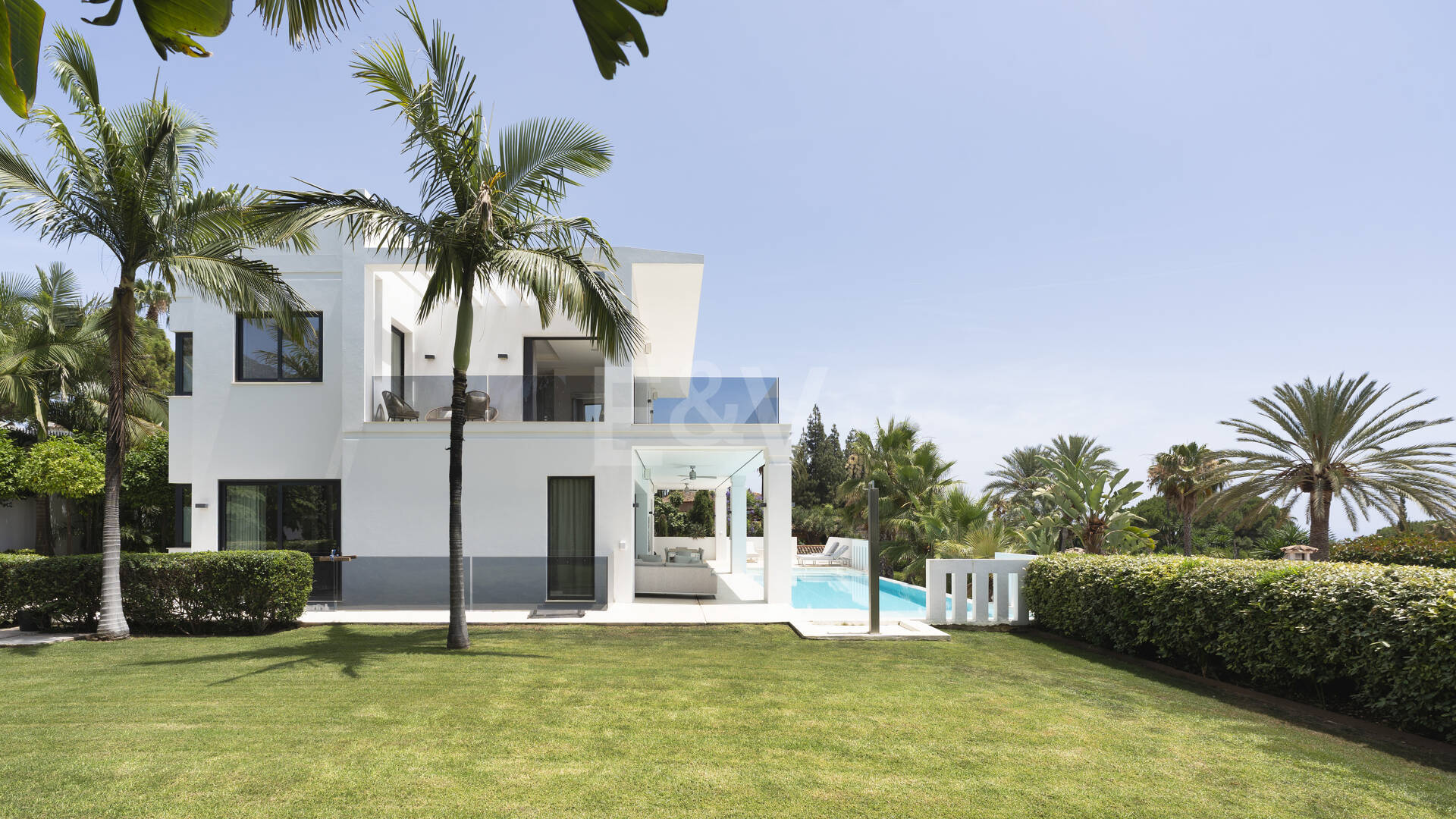 Zeitgenössische Designervilla Mit Spektakulärem Meerblick An Der Goldenen Meile Von Marbella