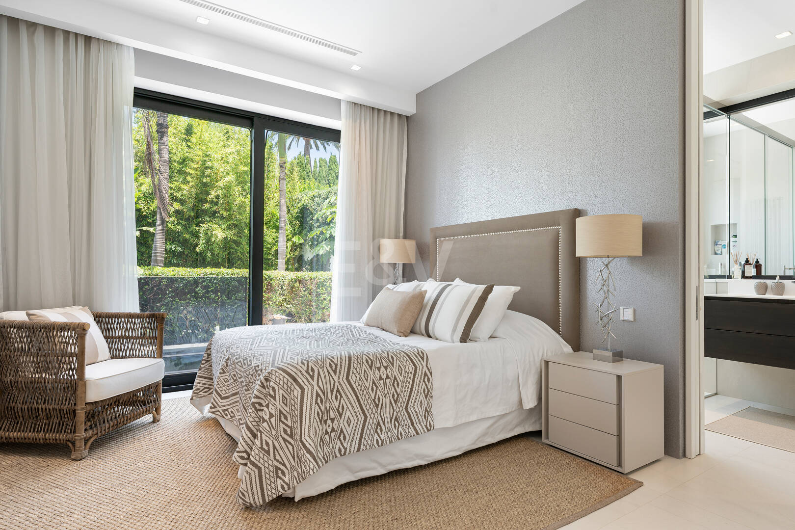 Zeitgenössische Designervilla Mit Spektakulärem Meerblick An Der Goldenen Meile Von Marbella