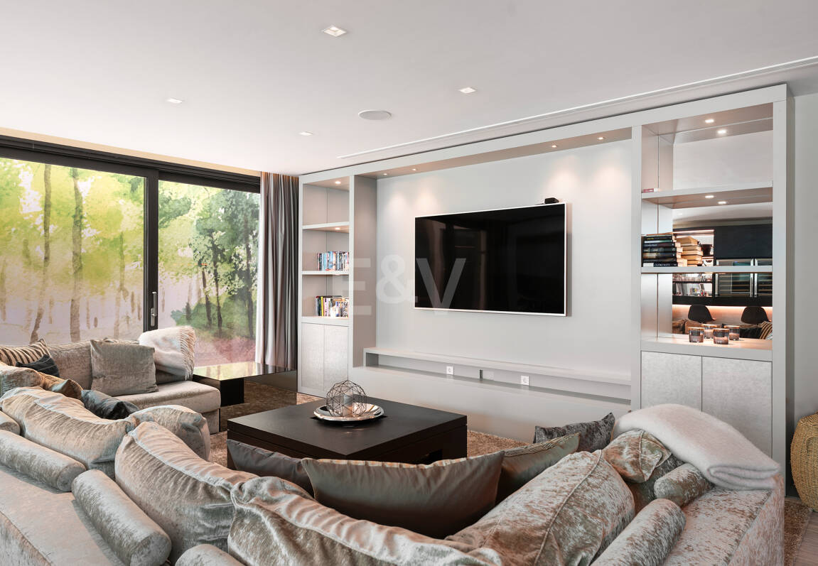 Zeitgenössische Designervilla Mit Spektakulärem Meerblick An Der Goldenen Meile Von Marbella