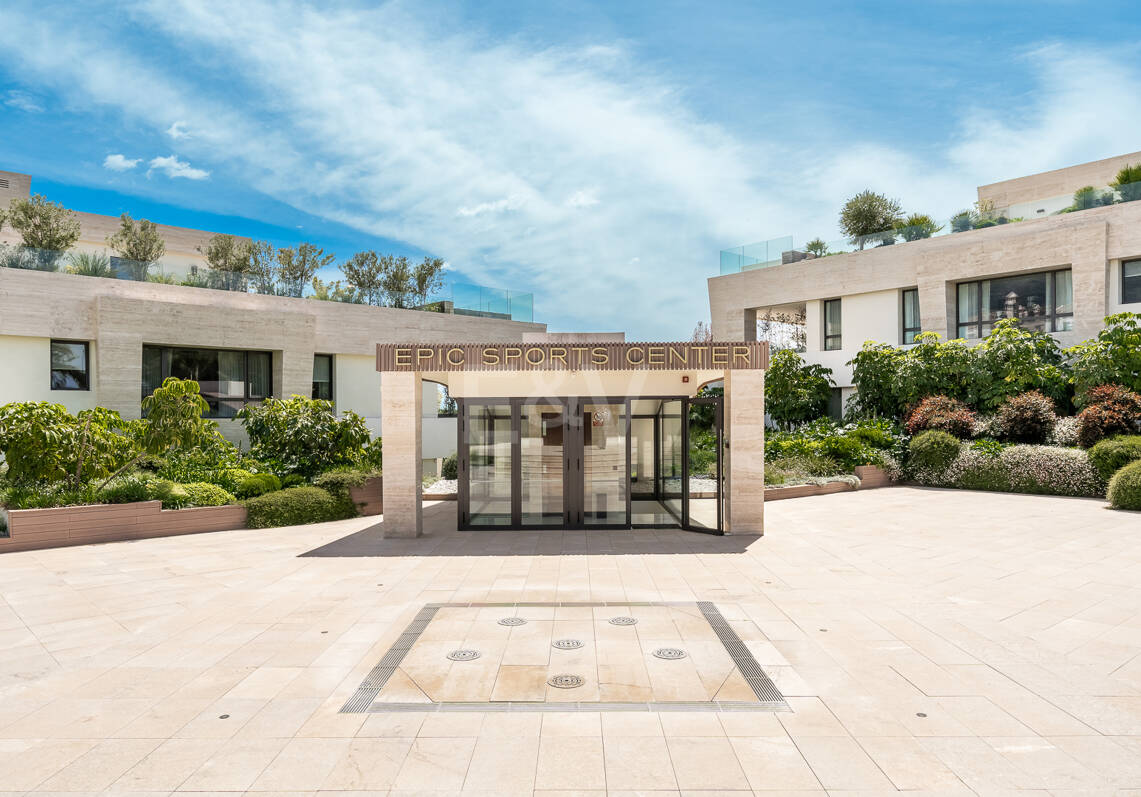 Exclusivo apartamento dúplex con jardín en EPIC by Fendi Casa, Milla de Oro de Marbella