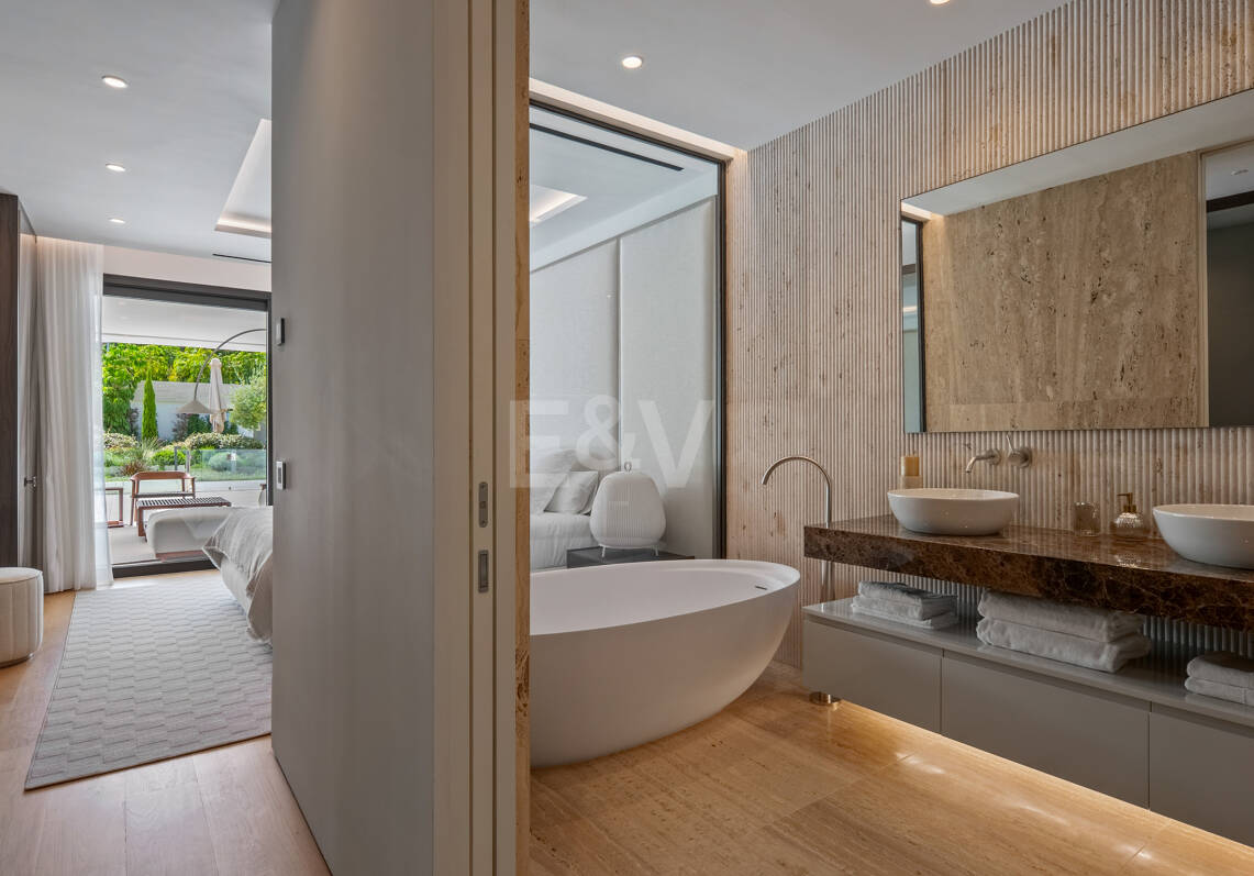 Exclusivo apartamento dúplex con jardín en EPIC by Fendi Casa, Milla de Oro de Marbella