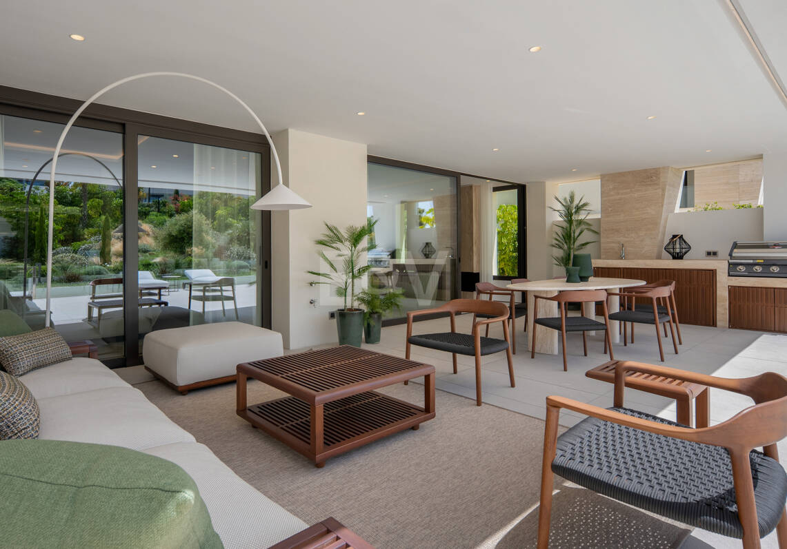 Exclusivo apartamento dúplex con jardín en EPIC by Fendi Casa, Milla de Oro de Marbella