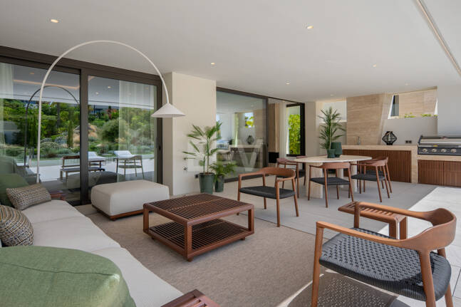 Exklusives Duplex-Gartenapartment in EPIC by Fendi Casa an der Goldenen Meile von Marbella