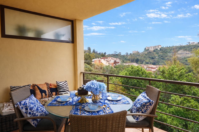 Luxuriöse Golfresort-Wohnung mit Touristenlizenz