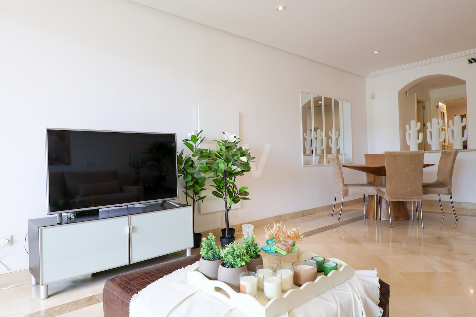 Luxuriöse Golfresort-Wohnung mit Touristenlizenz
