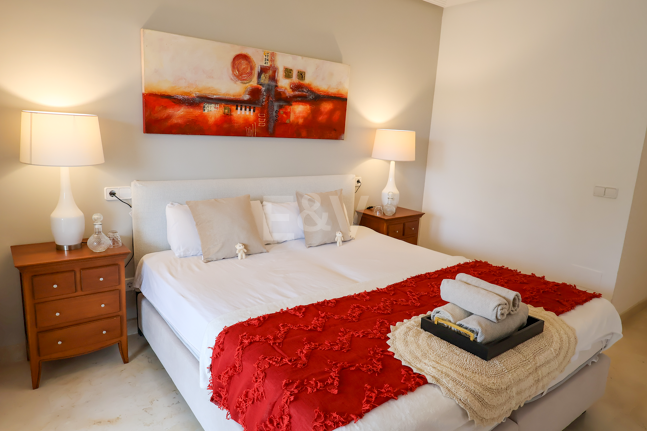 Luxuriöse Golfresort-Wohnung mit Touristenlizenz