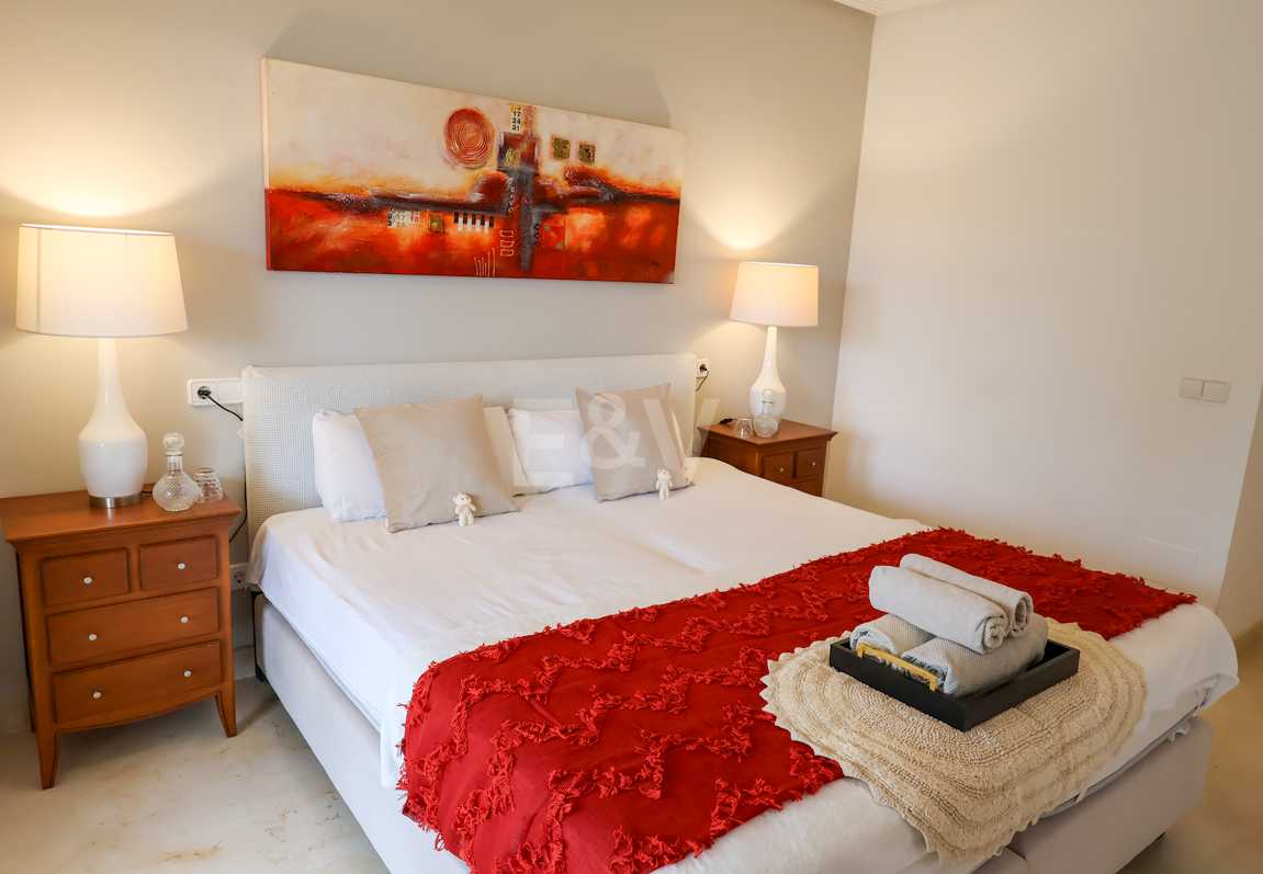 Luxuriöse Golfresort-Wohnung mit Touristenlizenz