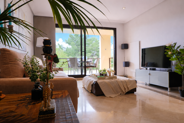 Luxuriöse Golfresort-Wohnung mit Touristenlizenz