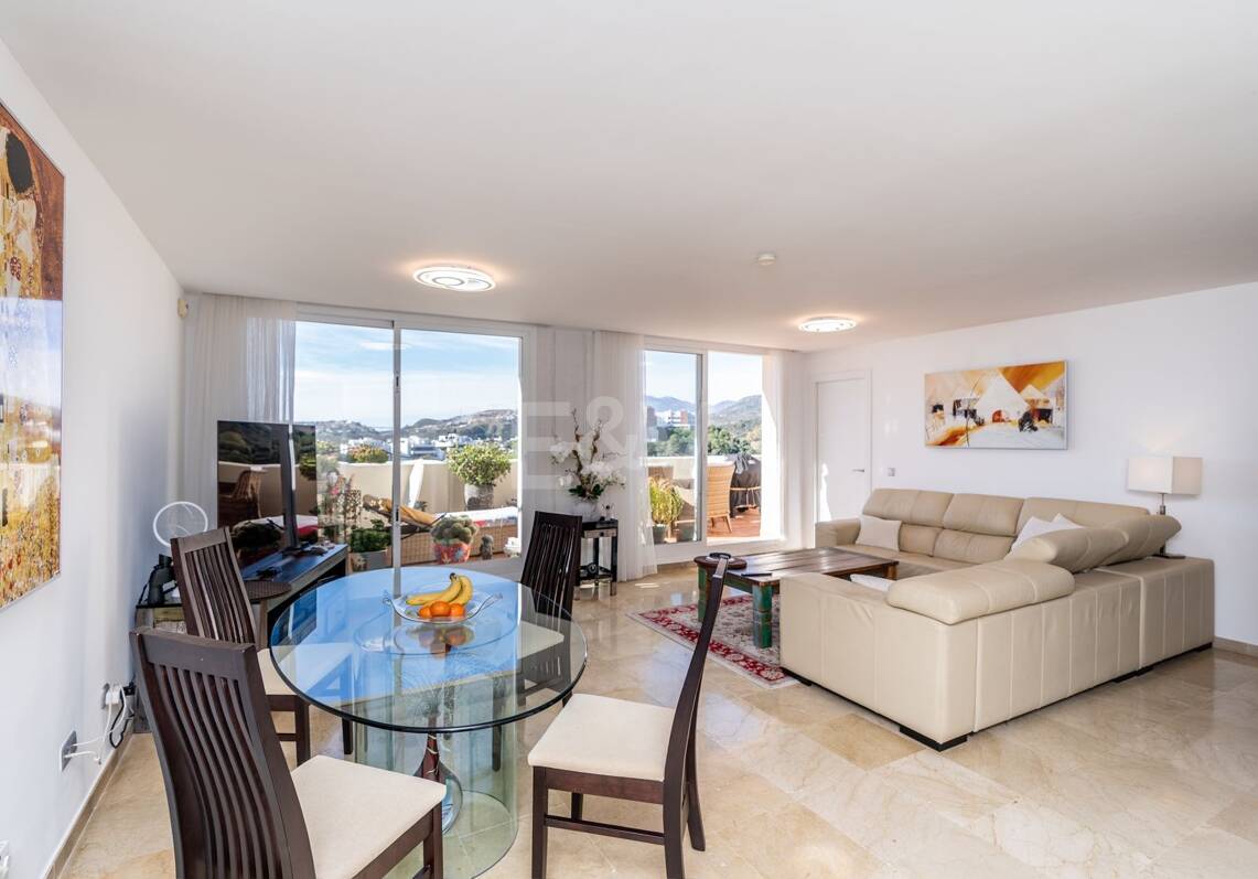 Stylowy apartament z panoramicznymi widokiem na morze i udogodnieniami Premium