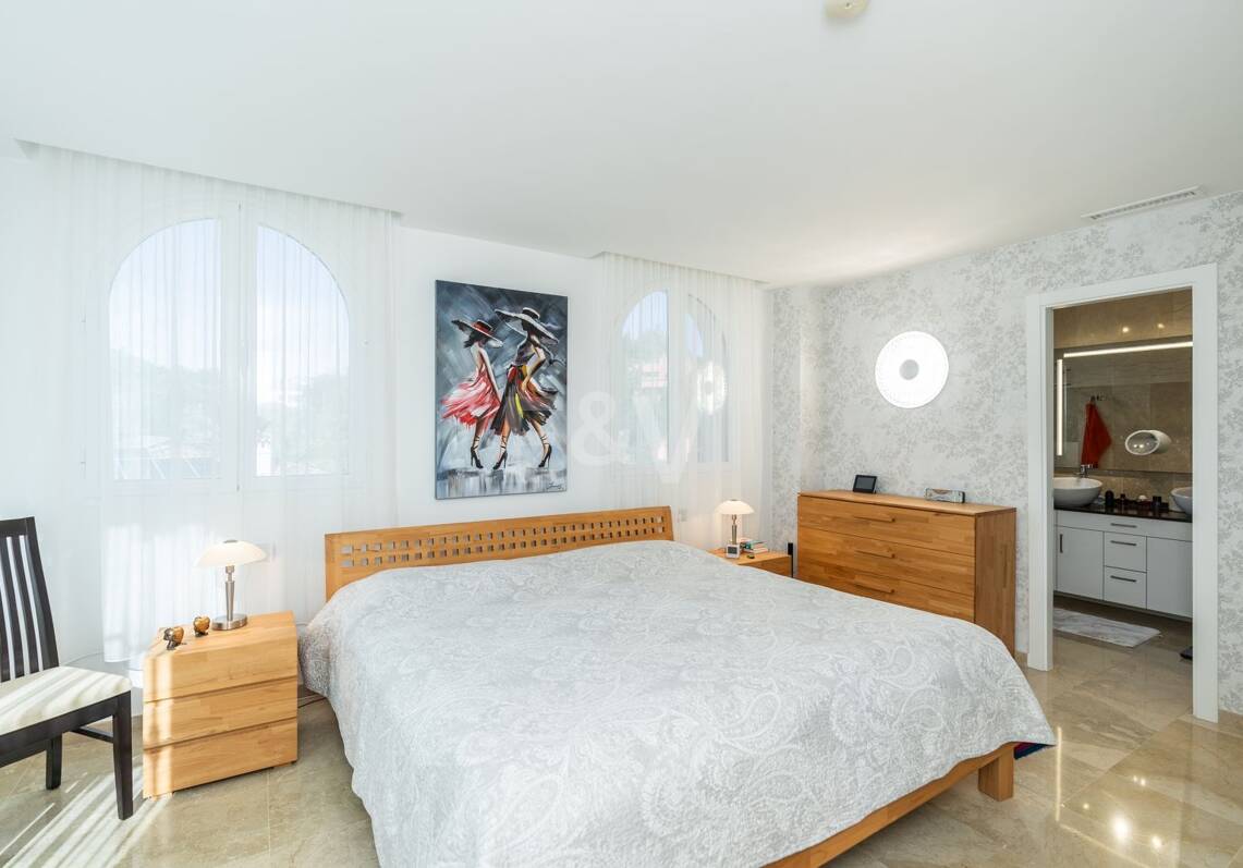 Stylowy apartament z panoramicznymi widokiem na morze i udogodnieniami Premium