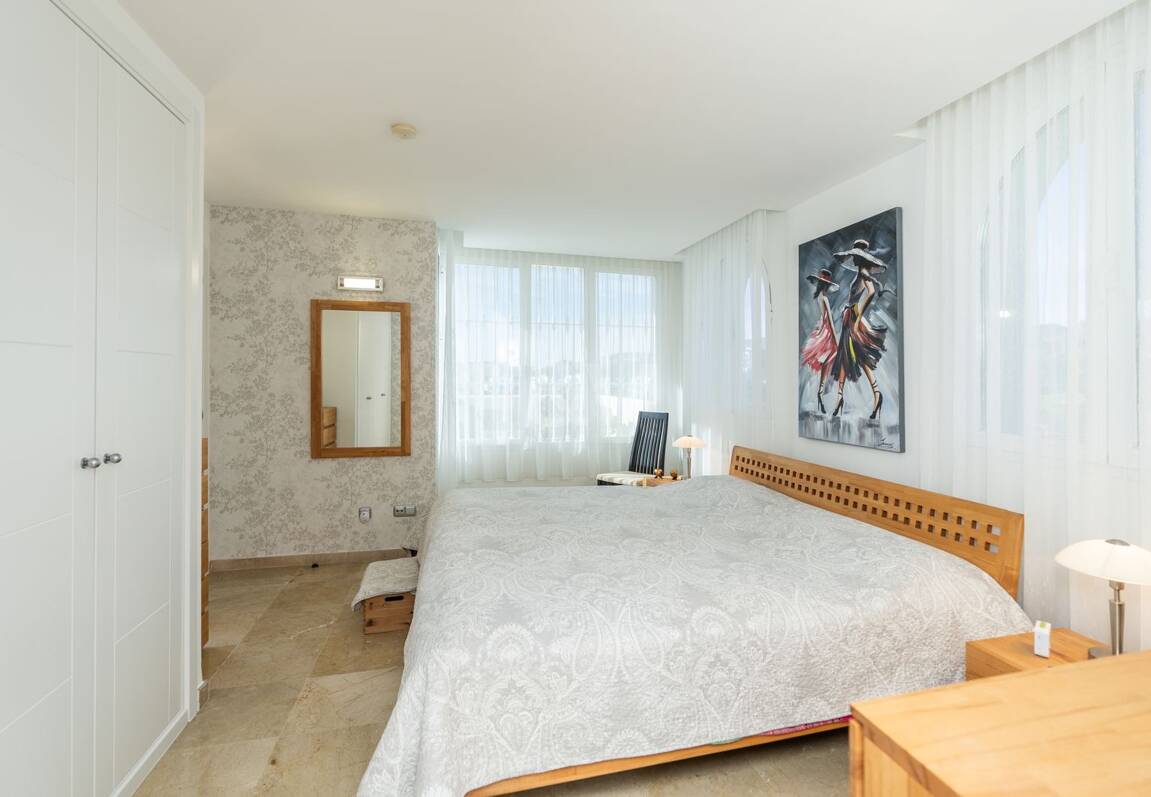Stylish Apartment with Panoramic Sea Views and Premium Facilities