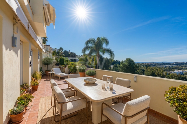Stylish Apartment with Panoramic Sea Views and Premium Facilities