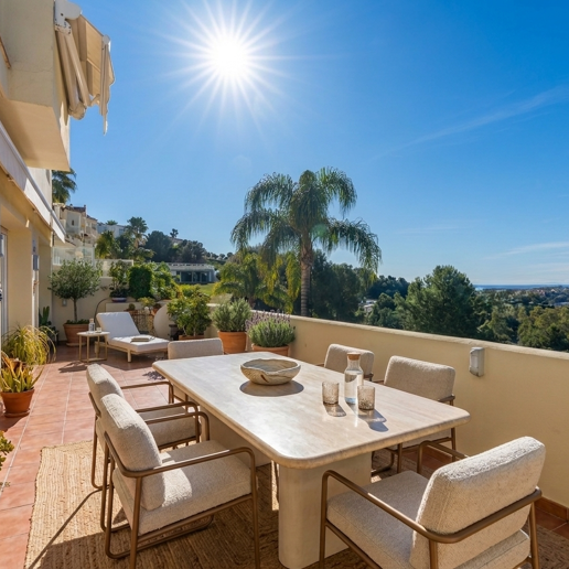 Stylish Apartment with Panoramic Sea Views and Premium Facilities