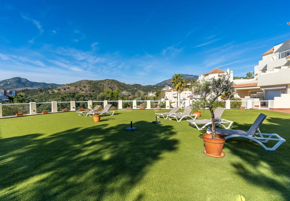 Stylish Apartment with Panoramic Sea Views and Premium Facilities