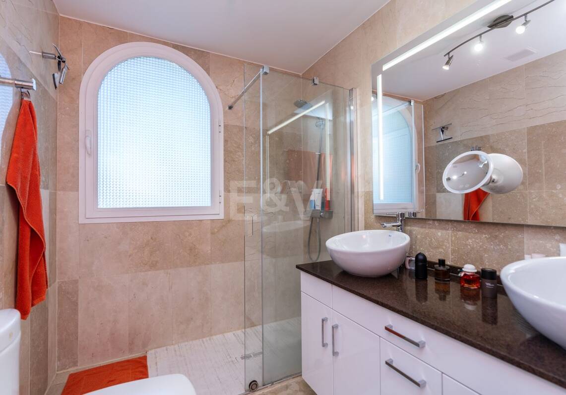 Stylowy apartament z panoramicznymi widokiem na morze i udogodnieniami Premium