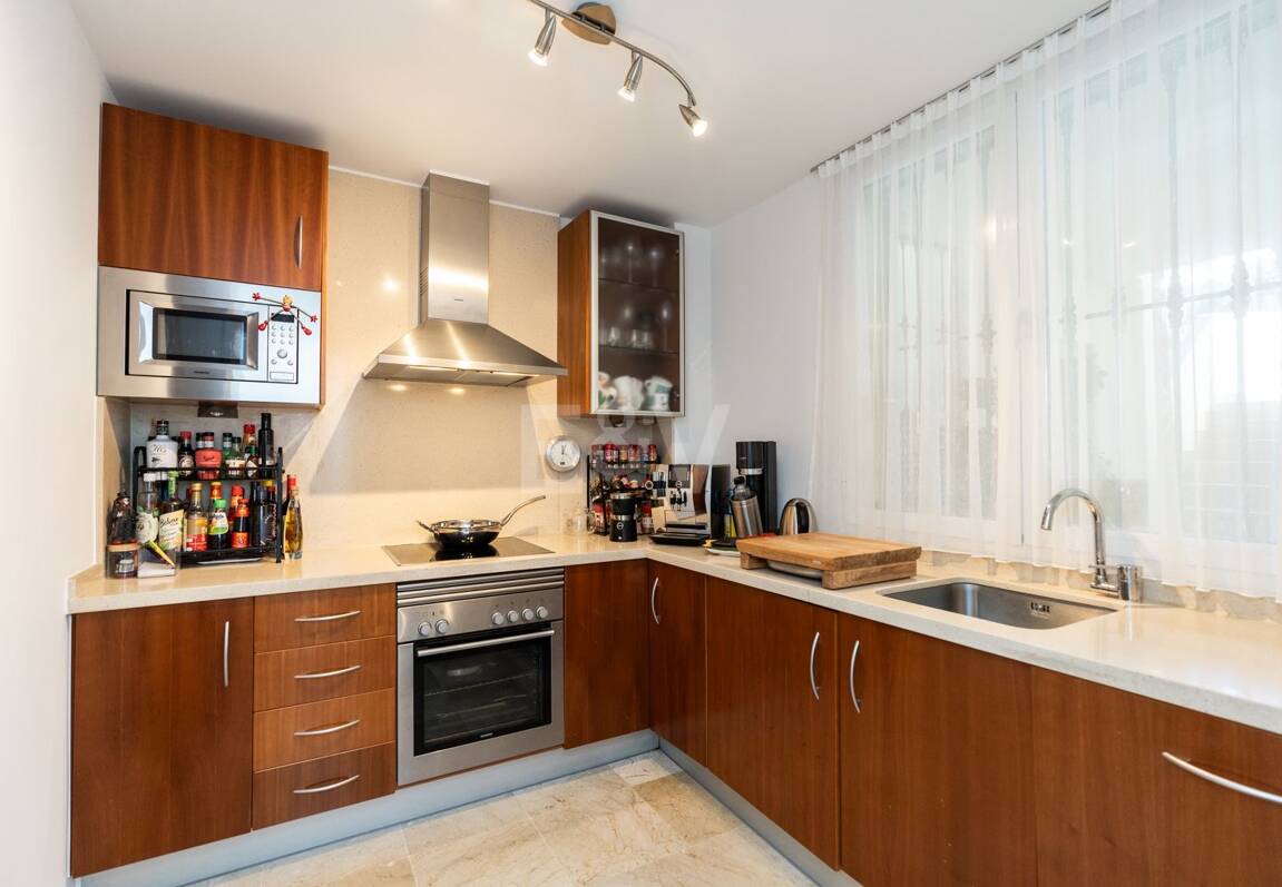 Stylish Apartment with Panoramic Sea Views and Premium Facilities