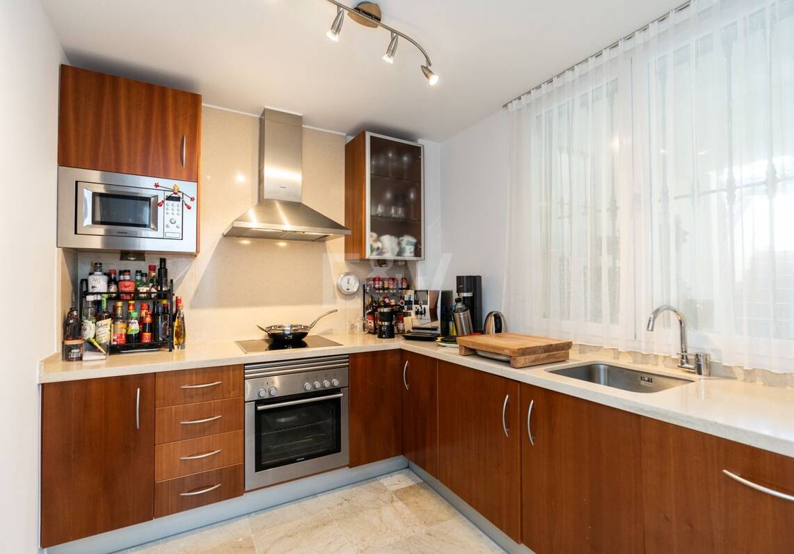 Stylowy apartament z panoramicznymi widokiem na morze i udogodnieniami Premium