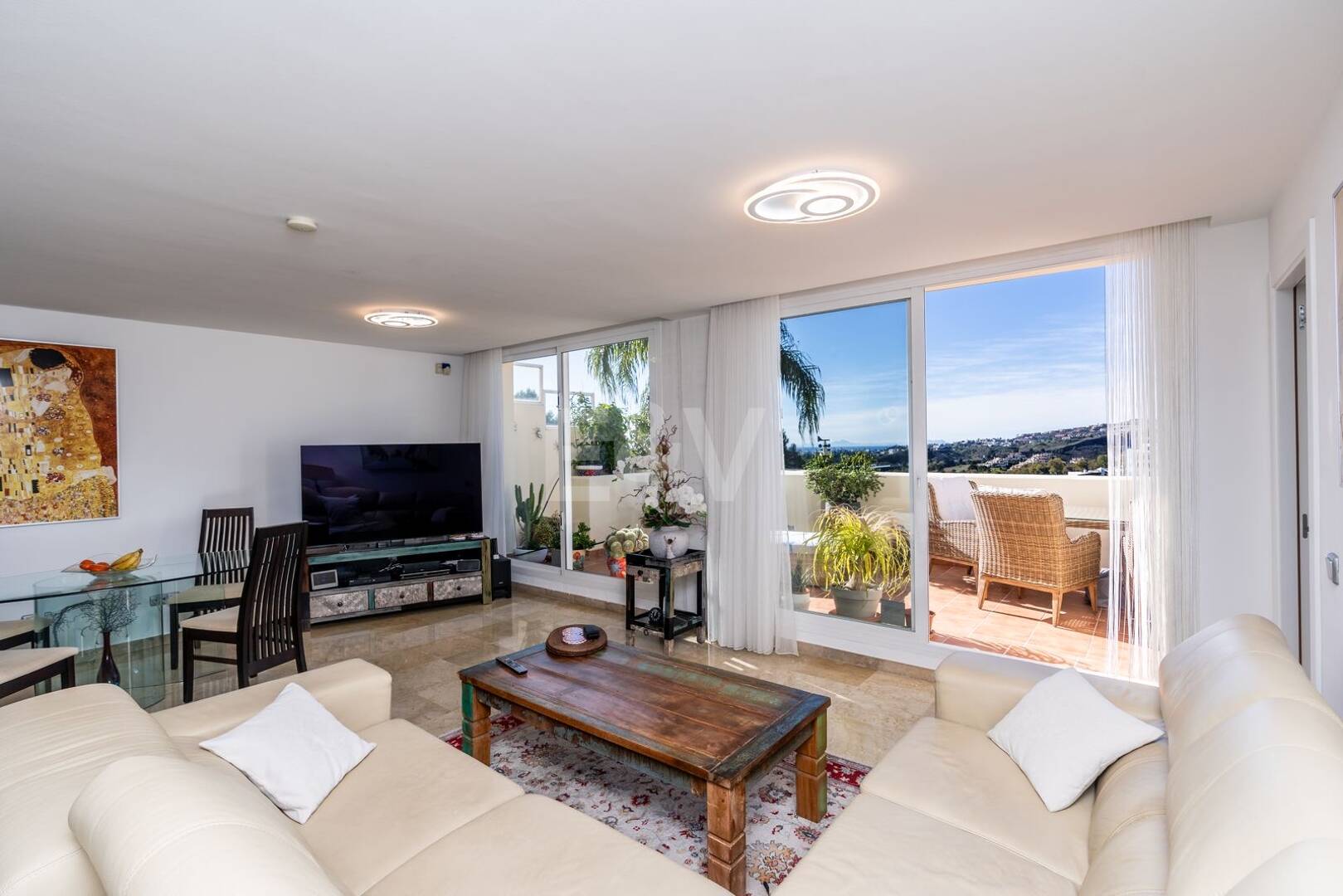 Stylish Apartment with Panoramic Sea Views and Premium Facilities